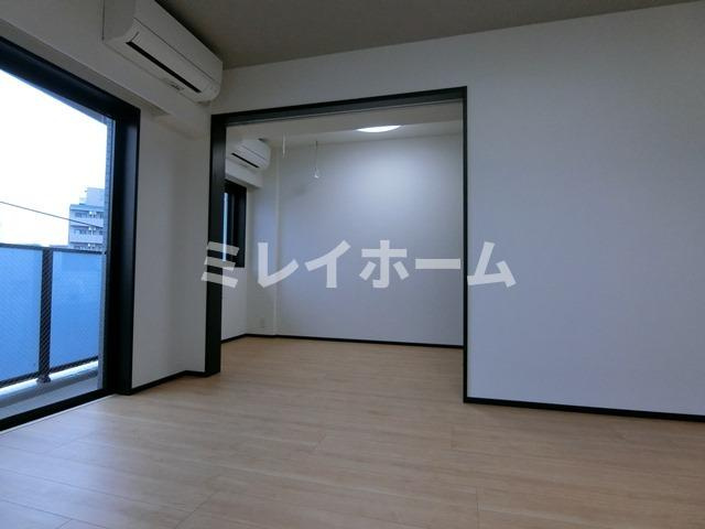 SPコート大森町の居間・リビング|同建物内、別のお部屋の参考写真になります。