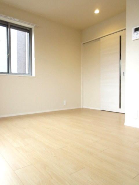 アイリスふじみの居間・リビング|★２面採光の明るい角部屋です★