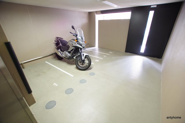 リーガル新福島の駐車場