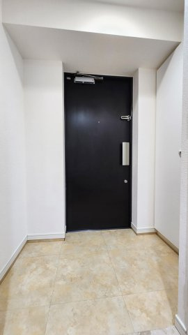 スカイコート神田弐番館の玄関