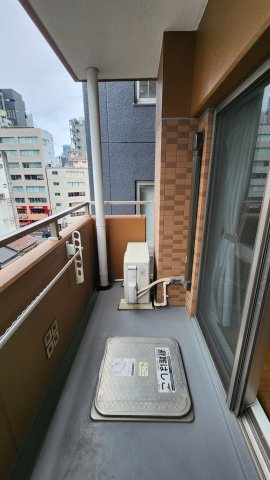 スカイコート神田弐番館のバルコニー