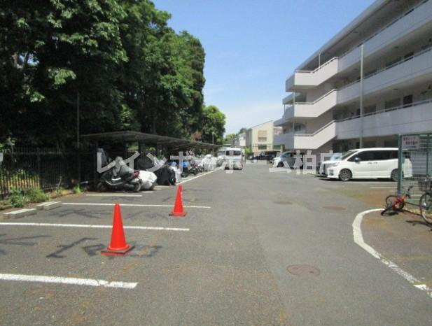 特典：仲介手数料が50％OFFです‼の駐車場|カースペースがあります