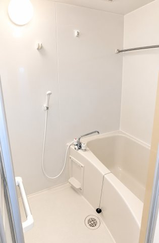 ステージファースト三軒茶屋アジールコートの浴室