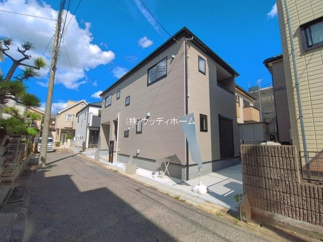 春日部市上蛭田2期　新築一戸建ての前面道路含む現地写真