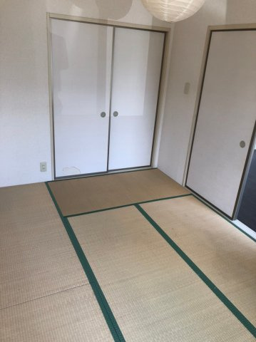 シャルマンハイツイズミの和室|落ち着いた雰囲気の和室付きです