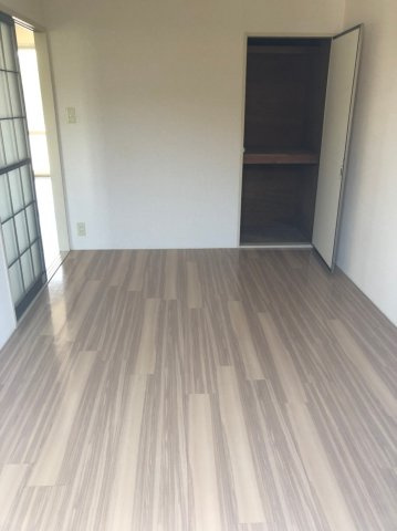 シャルマンハイツイズミの洋室|ゆったりした洋室です