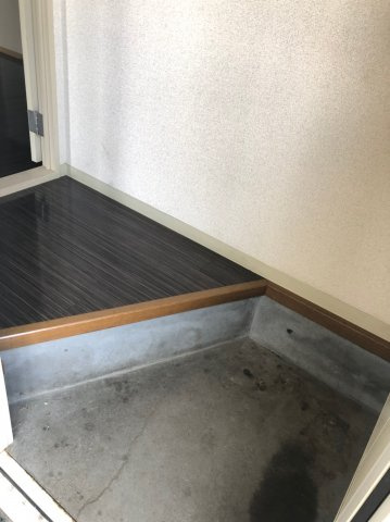 シャルマンハイツイズミの玄関|明るい玄関です
