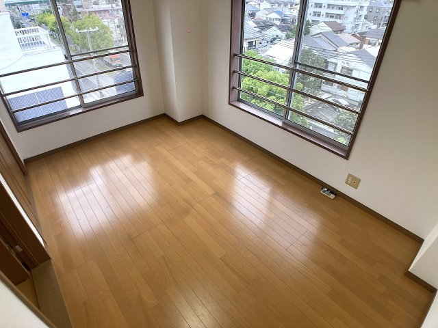 二葉マンションの内装|洋室も明るいですよ