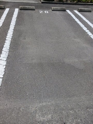 ニュー　ラベリー・サイルⅢの駐車場