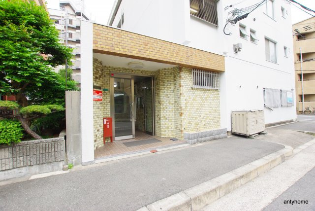 昌和十三マンション　仲介手数料無料のエントランス