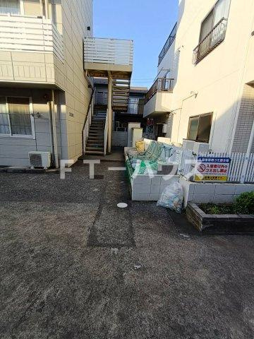小栗原ハイツの駐車場