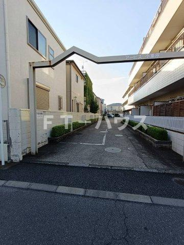 小栗原ハイツの駐車場