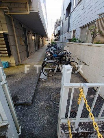 小栗原ハイツの駐車場