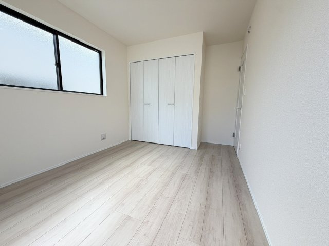 八潮市鶴ケ曽根　新築戸建　全3棟　A号棟の洋室|クローゼット付きの洋室6帖