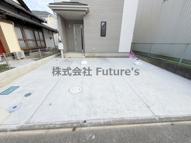 八潮市鶴ケ曽根　新築戸建　全3棟　A号棟の駐車場|家族の車＋来客用にも便利な並列2台駐車