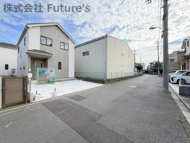 八潮市鶴ケ曽根　新築戸建　全3棟　A号棟の前面道路含む現地写真|前面道路含む現地写真です。