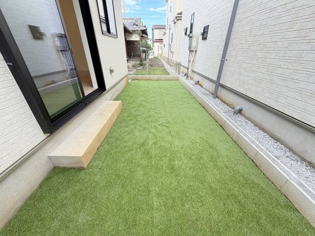 八潮市鶴ケ曽根　新築戸建　全3棟　A号棟の庭|お子様のプール遊びも楽しめるお庭付き