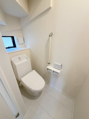 八潮市鶴ケ曽根　新築戸建　全3棟　A号棟のトイレ|1階のトイレです
