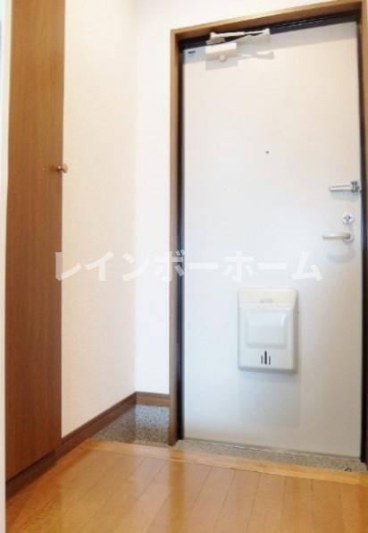 アンプルール フェール 岩波の玄関