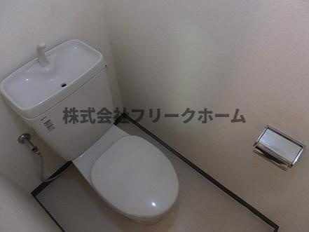 武蔵野市境５丁目の賃貸マンションのトイレ