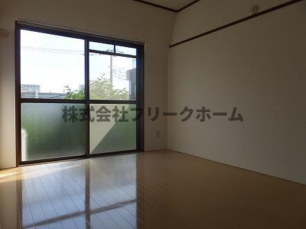 武蔵野市境５丁目の賃貸マンションの居間・リビング