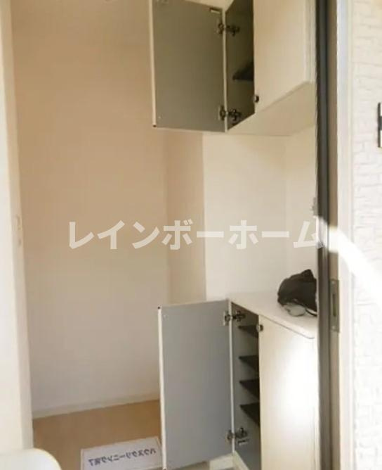 ローベンハイツ上沢Aの玄関