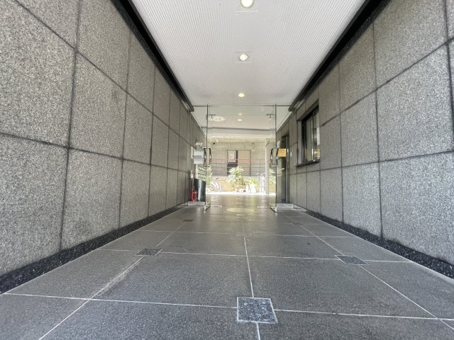 プリエールJR塚口駅前のロビー