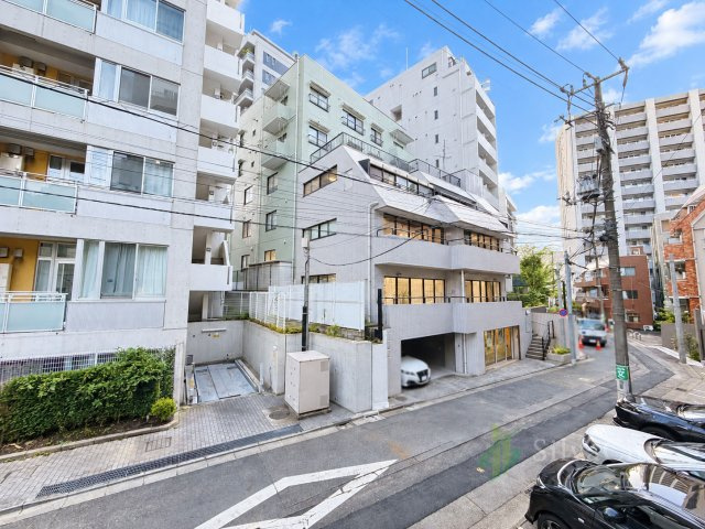 代々木いずみマンションの展望|バルコニーから望む周辺の街並み。都心に暮らす利便性を身近に感じられる住環境です。