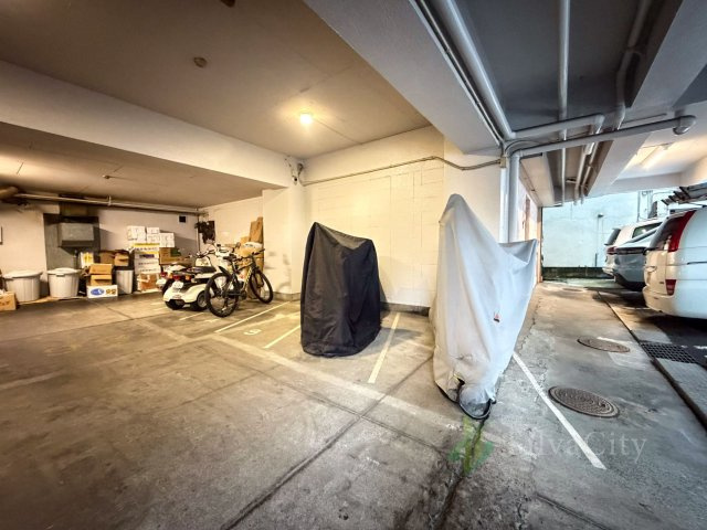 代々木いずみマンションの駐輪場|敷地内のバイク置き場。空き状況や利用条件についてはお問い合わせください。