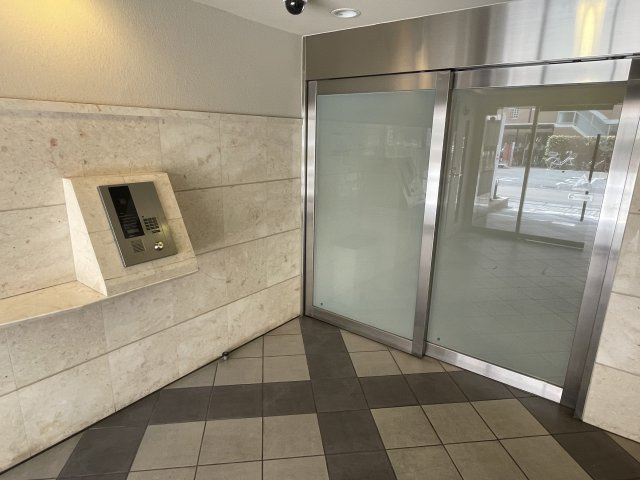 府中市宮西町３丁目の賃貸マンションのエントランス
