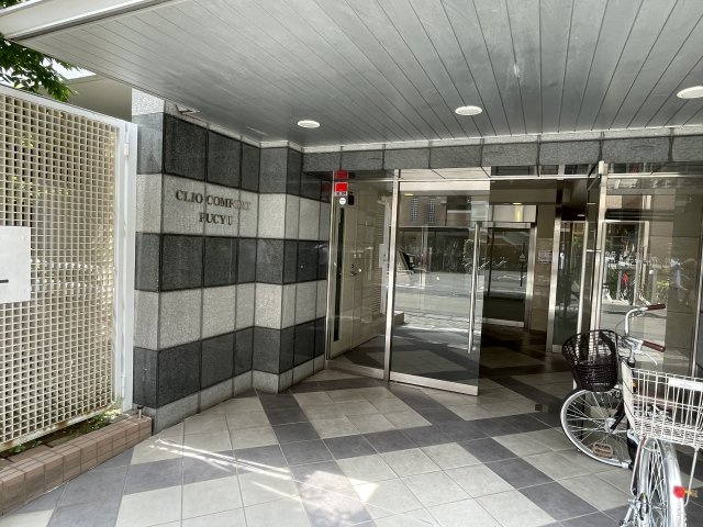 府中市宮西町３丁目の賃貸マンションのエントランス