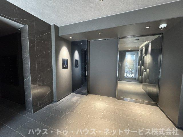 S-RESIDENCE松戸Cosmeaのエントランス