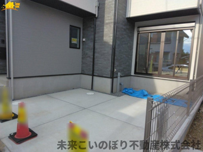 【駐車場】 | KIS久喜市中妻2期 | 駐車スペースはゆとりのある2台分確保されています。
車の運転が不安な方もゆっくり入出庫できるので安心です。