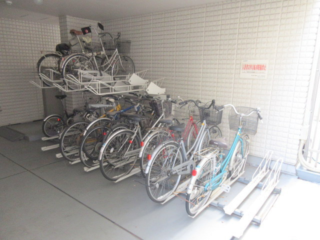 ＩＢＩＳ　ＣＯＵＲＴのその他共用部分|★敷地内屋根付き駐輪場★