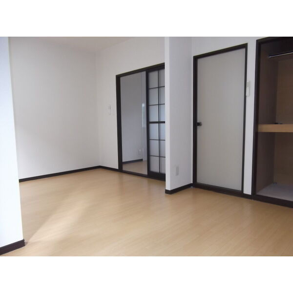 ドミール長久手の居間・リビング