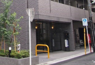 ルーブル上高井戸弐番館のエントランス