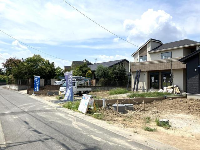 比企郡吉見町久保田　新築戸建の前面道路含む現地写真