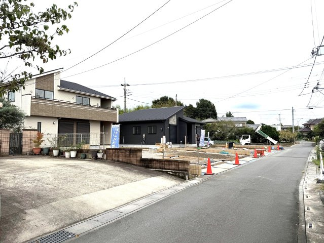 比企郡吉見町久保田　新築戸建の前面道路含む現地写真