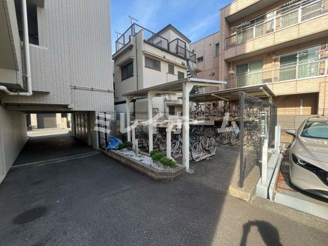 グランドコンシェルジュ大森西の駐車場