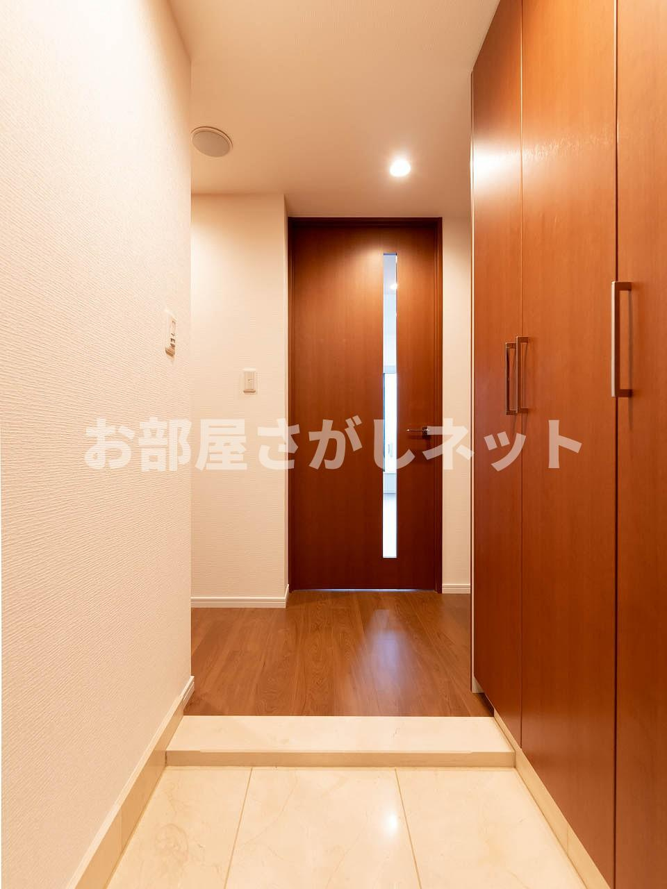 プラティーヌ新宿新都心【高級賃貸・ブランドマンション】の玄関