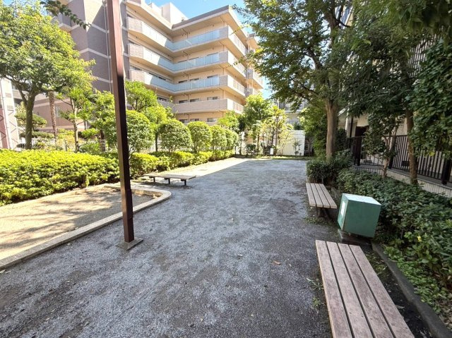 グリーンパーク西葛西のその他|敷地内には公園を備え、お子さまの遊び場や気軽な憩いの場として身近に利用できます。