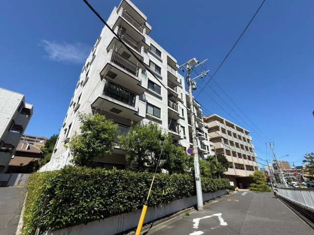 グリーンパーク西葛西の外観|来客時にも好印象。上質な共用空間が暮らしの満足度を高めてくれる住まいです。