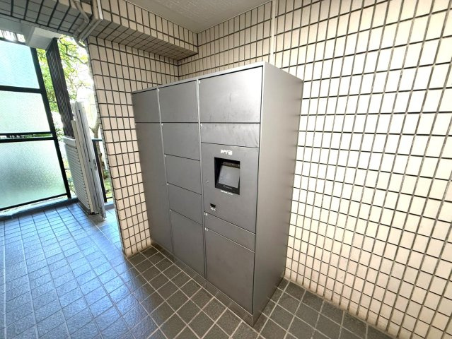 グリーンパーク西葛西の設備|遅い時間でも安心の宅配BOX完備！