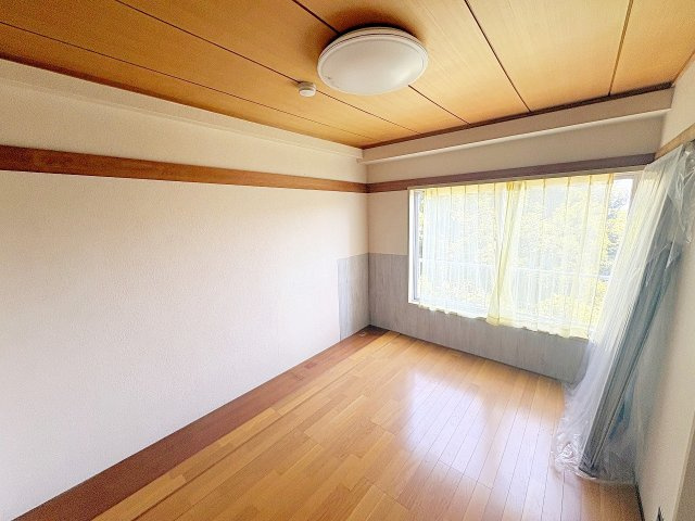 中古マンション  スプリングハイツ伊東の洋室