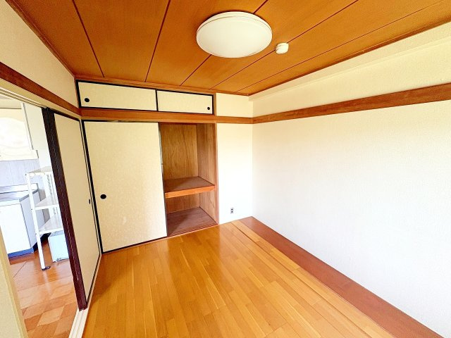 中古マンション  スプリングハイツ伊東の洋室