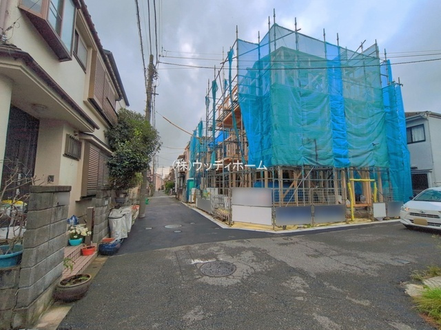 越谷市大里　新築一戸建て　1号棟の前面道路含む現地写真