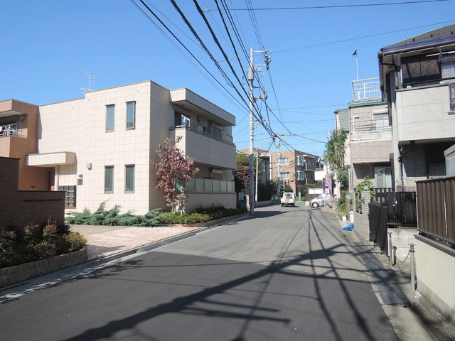 フォレストガーデン鷺宮Ⅲの外観|★建物前面の道路★