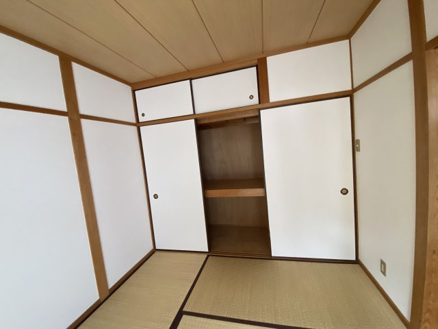 ハイツRISAの和室