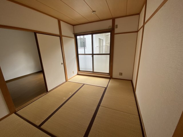 ハイツRISAの和室