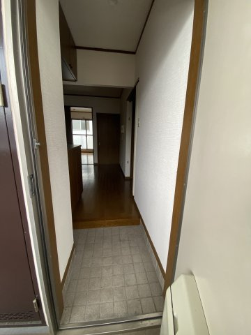 ハイツRISAの玄関